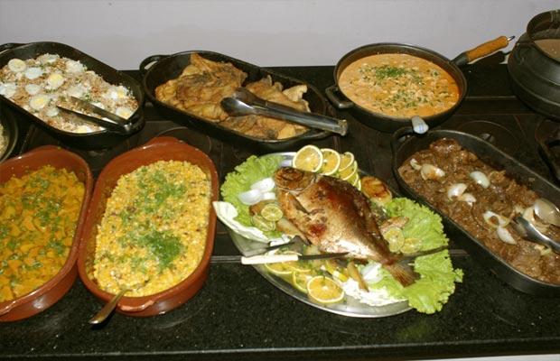Buffet mit regionaler Küche