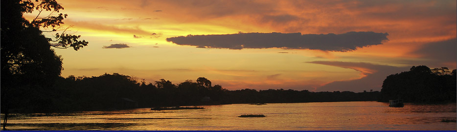Spektakuläre Sonnenuntergänge im Amazonas-Urwald
